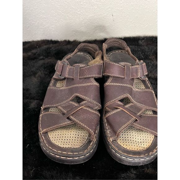 The brown shoe company reedsburg Jesus sandals 10